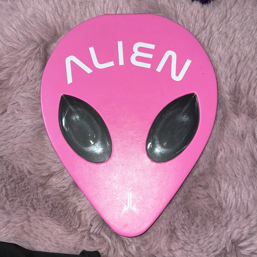 Alien palette